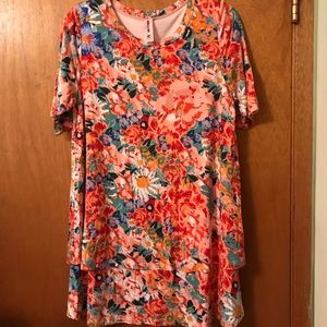 NWOT Agnes & Dora Floral Tiered Tunic
